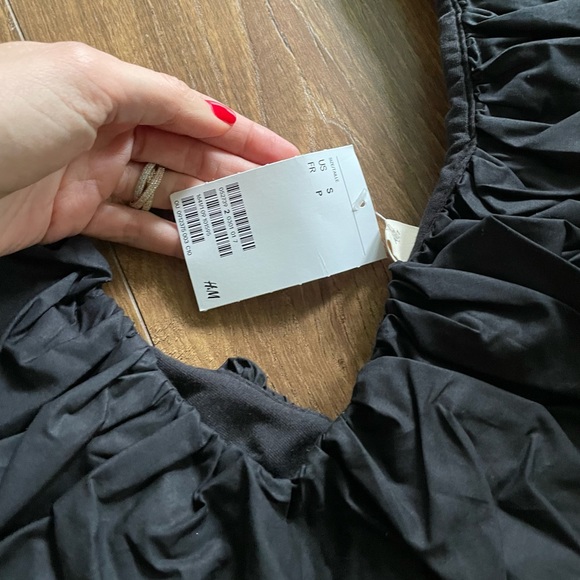 Ruffle V Neck size S - Picture 3 of 4